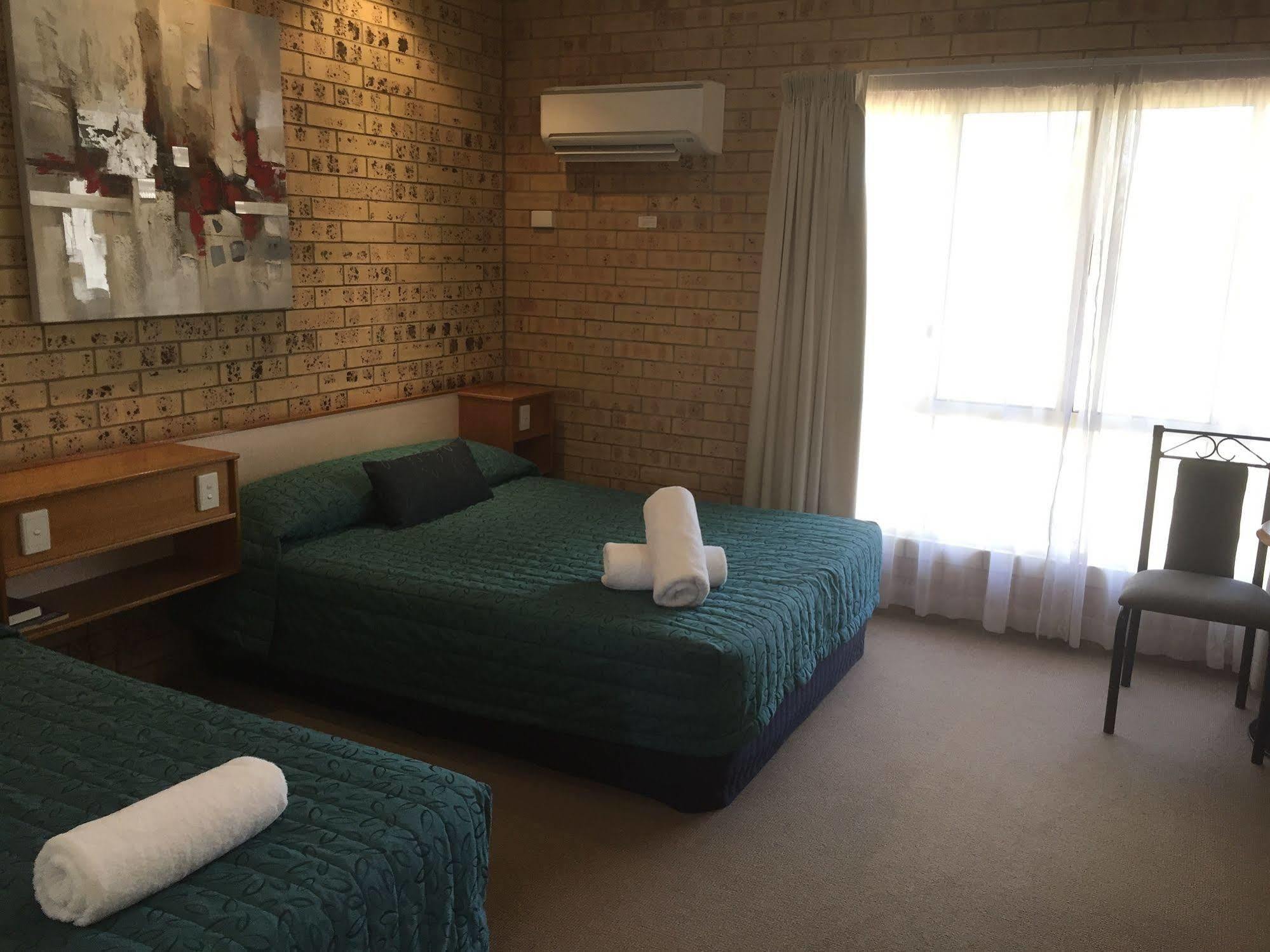 Mulga Country Motor Inn Charleville Exterior foto